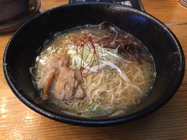 【麺劇場　玄瑛（げんえい）】細いちぢれ麺がツルシコのスッキリラーメンでした