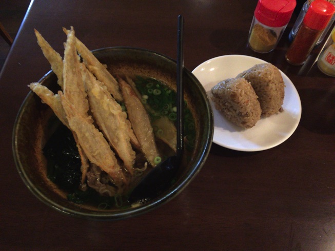 【大地のうどん 博多駅ちかてん】で超得平日限定セットを味わいました。
