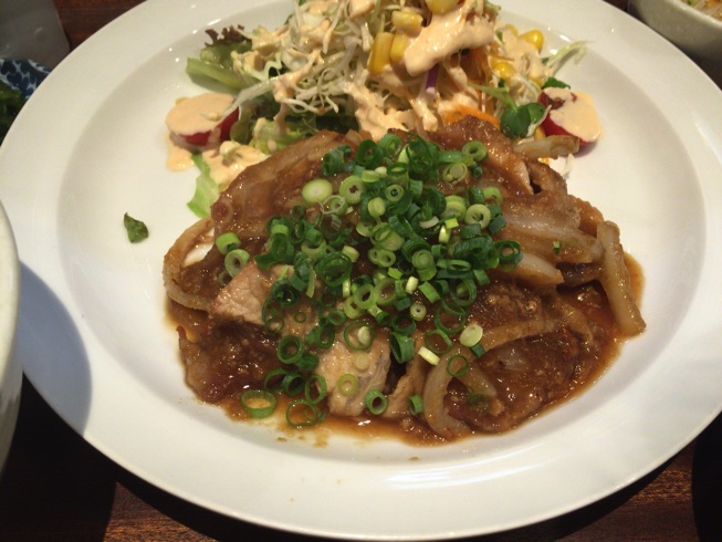 【ボンバーキッチン】人気洋食屋でポークジンジャー定食の実力を味わってきました！（福岡薬院）