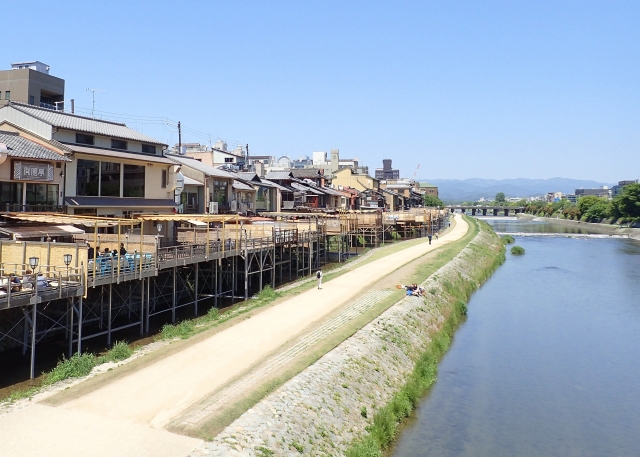 夏が来たので、福岡と京都での食文化の違いについて語りたい。