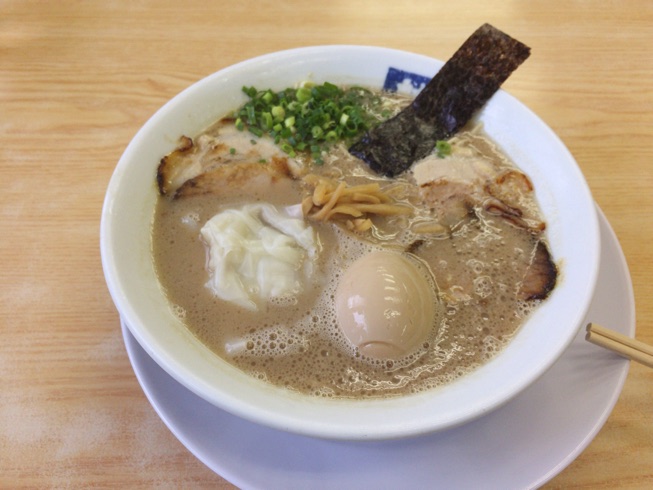 【魁龍 博多本店】本格派久留米ラーメンの濃厚ラーメンを味わいました。