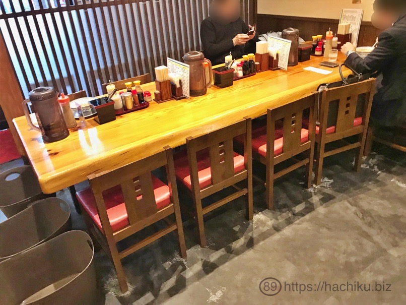 akanoren_37.jpg 天神赤のれん 店内 テーブル